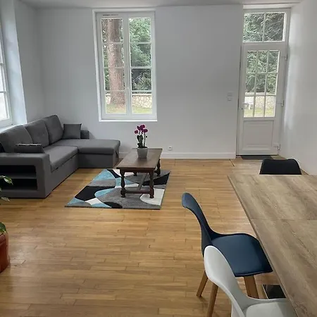 Nyaraló Maison Dans Un Parc Arbore