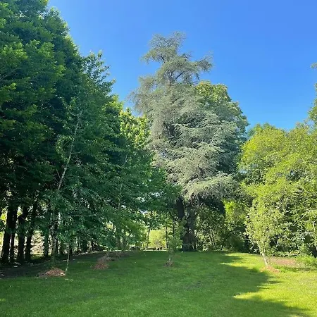 Maison Dans Un Parc Arbore بيت للعطل *
